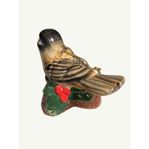 Hand-Painted Vintage Ceramic Bird Figurine Ornament. - Picture 7 of 12